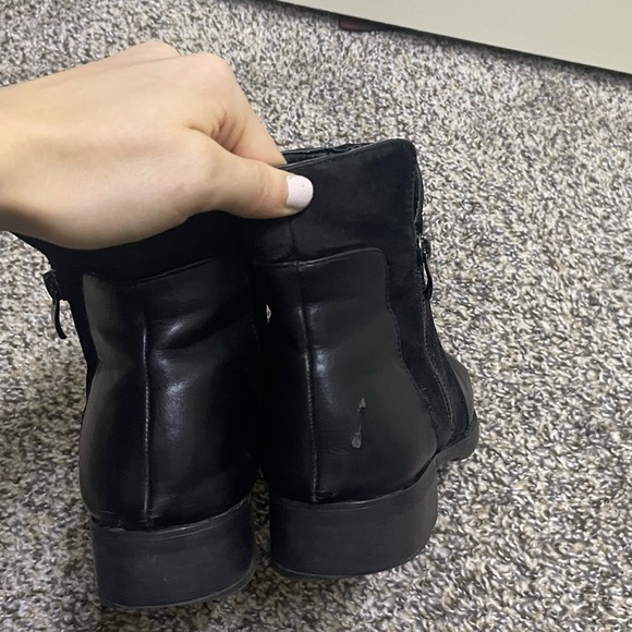 Cute black leather booties - Picture 5 of 9